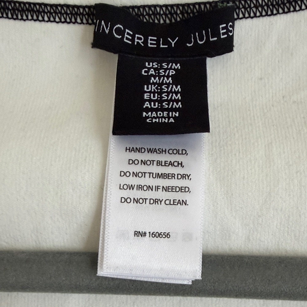 Sincerely Jules White Cropped Long Sleeve Top with Black Trim - Picture 3 of 3